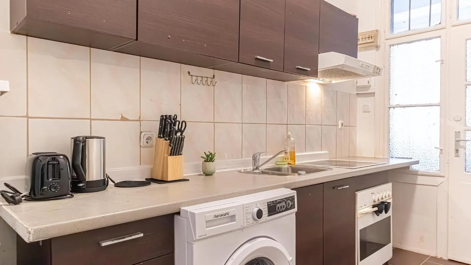 Modern City Living 1Br Apt In Centeral Location Vienna 0*,